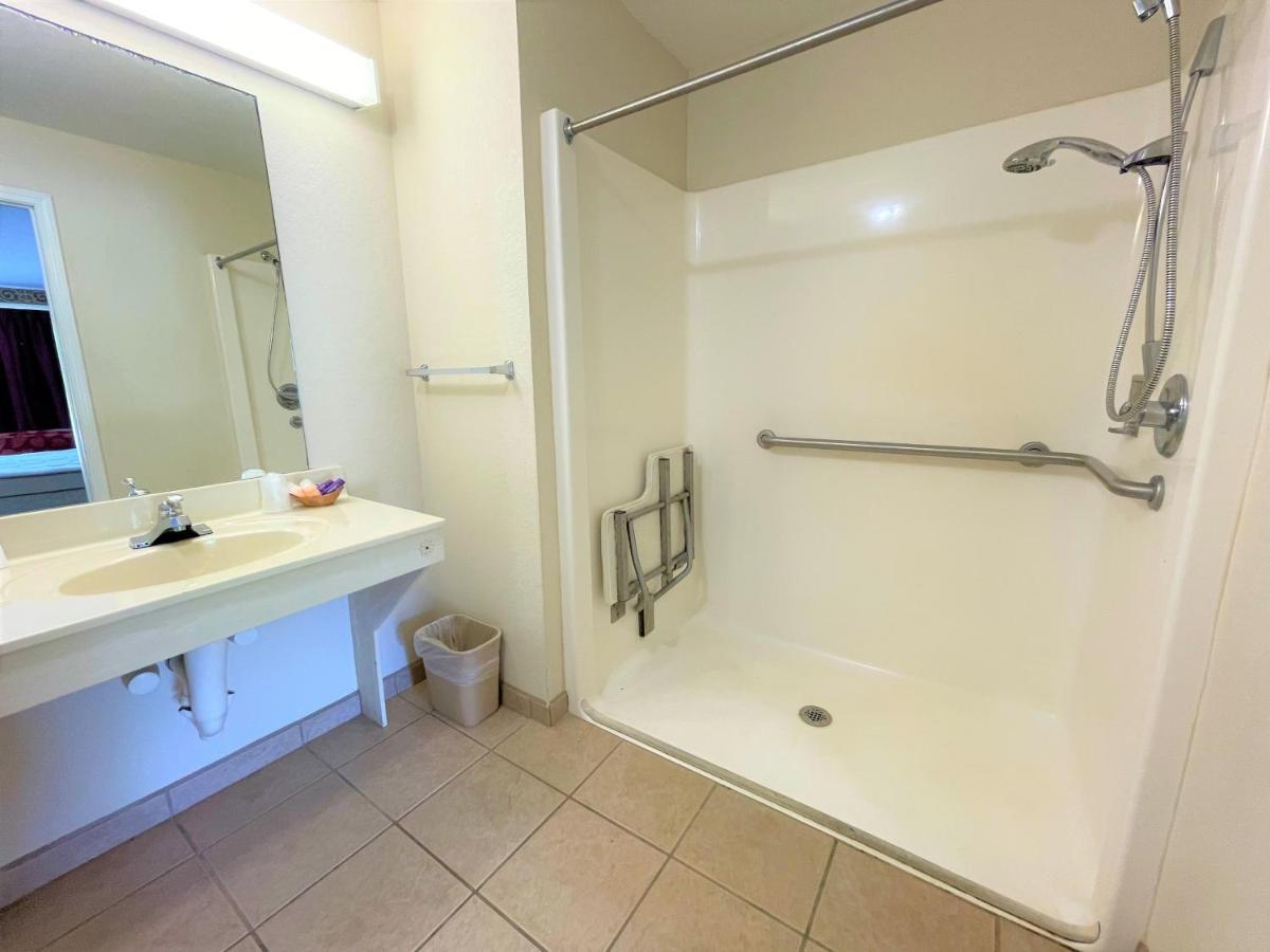 Sandersville Rodeway Inn מראה חיצוני תמונה