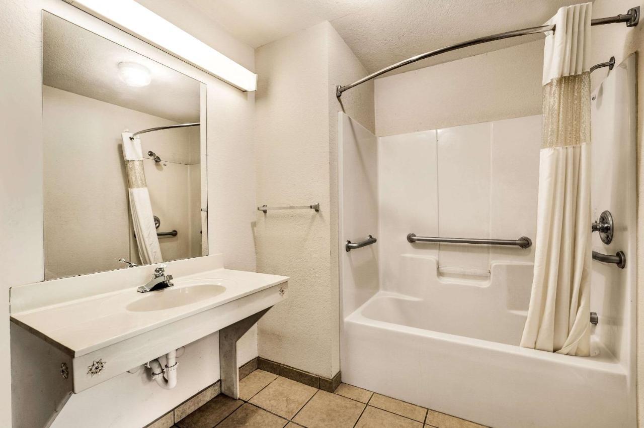 Sandersville Rodeway Inn מראה חיצוני תמונה